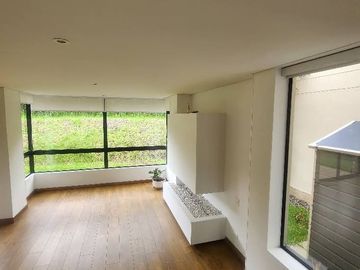 Vendo casa  ESQUINERA CONDOMINIO CLUB HOUSE, 173.14 Mts de construccipn, con un lote de 235.19 mts , la casa es de 2 pisos, sala comedor, cocina, lava