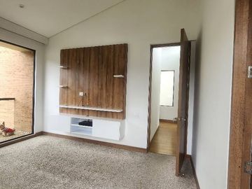 Vendo casa  ESQUINERA CONDOMINIO CLUB HOUSE, 173.14 Mts de construccipn, con un lote de 235.19 mts , la casa es de 2 pisos, sala comedor, cocina, lava