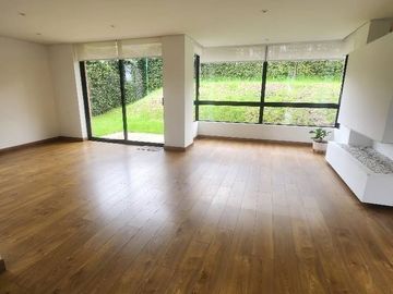 Vendo casa  ESQUINERA CONDOMINIO CLUB HOUSE, 173.14 Mts de construccipn, con un lote de 235.19 mts , la casa es de 2 pisos, sala comedor, cocina, lava