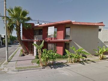 EXCELENTE CASA CON GRAN UBICACION Y GRAN PLUSVALIA AL ADQUIRIRLA MEDIANTE REMATE BANCARIO APROVECHA!!!