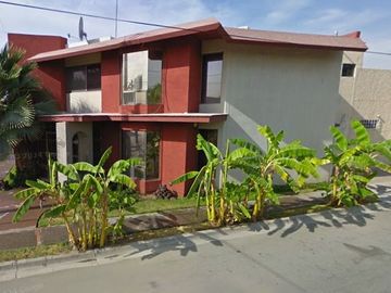EXCELENTE CASA CON GRAN UBICACION Y GRAN PLUSVALIA AL ADQUIRIRLA MEDIANTE REMATE BANCARIO APROVECHA!!!