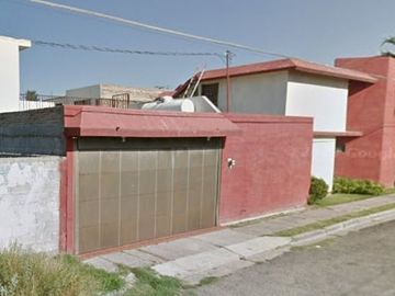 EXCELENTE CASA CON GRAN UBICACION Y GRAN PLUSVALIA AL ADQUIRIRLA MEDIANTE REMATE BANCARIO APROVECHA!!!