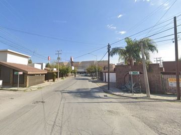 EXCELENTE CASA CON GRAN UBICACION Y GRAN PLUSVALIA AL ADQUIRIRLA MEDIANTE REMATE BANCARIO APROVECHA!!!