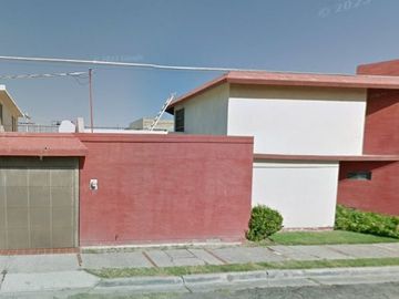 EXCELENTE CASA CON GRAN UBICACION Y GRAN PLUSVALIA AL ADQUIRIRLA MEDIANTE REMATE BANCARIO APROVECHA!!!