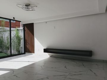 HERMOSA CASA EN VENTA-  FRACC.BELLAVISTA SATELITE (NO NEGOCIABLE)