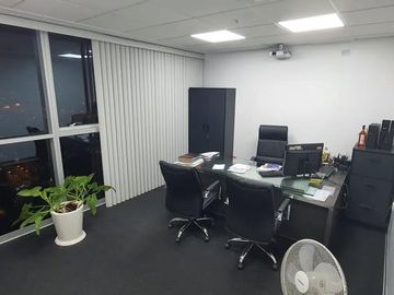 Alquiler de oficina en el centro financiero, San Isidro