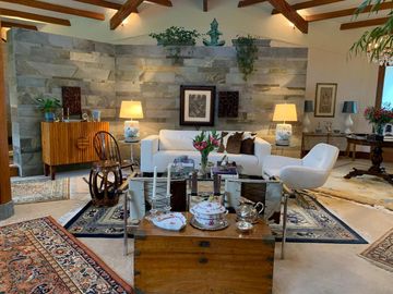 La Encantada de Villa: Casa de 1547 m² con Jardines Amplios en Venta