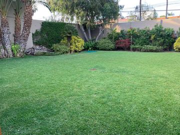 La Encantada de Villa: Casa de 1547 m² con Jardines Amplios en Venta