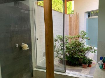 La Encantada de Villa: Casa de 1547 m² con Jardines Amplios en Venta
