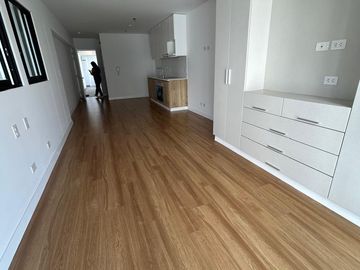 San Isidro: Alquilo Loft con Linea Blanca en Edificio con Areas Comunes