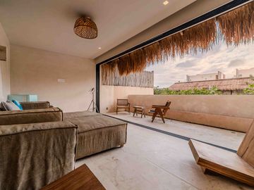 Essentia 3Bed Penthouse with Pool and Spa. Signature Condo.