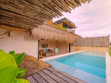 Essentia 3Bed Penthouse with Pool and Spa. Signature Condo.