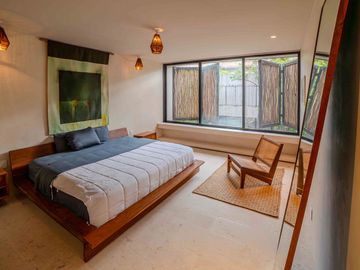 Essentia 3Bed Penthouse with Pool and Spa. Signature Condo.