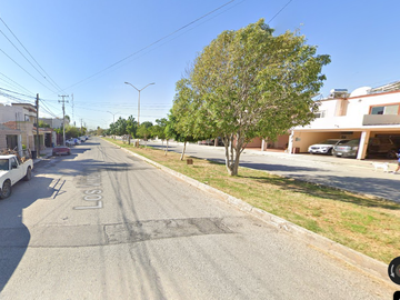 Casa ubicada en colonia Los Viñedos, Torreón Coahuila. Con 5 recamaras y 298m2. Muy cerca de Soriana Híper Los Viñedos.