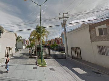 Casa En Remate Bancario En Cto. Panamá, Priv. Panamá, San Francisco Del Rincón, Guanajuato (60% Descuento, Única Oportunidad) SK12