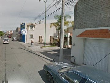 Casa En Remate Bancario En Cto. Panamá, Priv. Panamá, San Francisco Del Rincón, Guanajuato (60% Descuento, Única Oportunidad) SK12