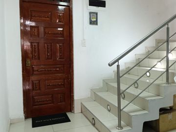¡Se Alquila 2 ¡Piso de 35 M2 Súper Ubicado para tu Negocio Propio, Excelente Rentabilidad...!