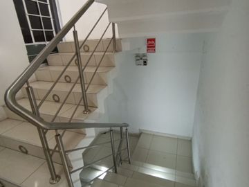 ¡Se Alquila 2 ¡Piso de 35 M2 Súper Ubicado para tu Negocio Propio, Excelente Rentabilidad...!