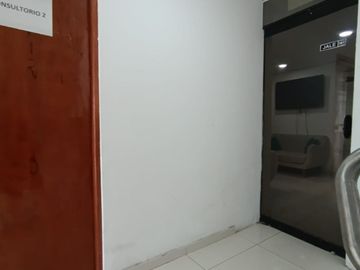 ¡Se Alquila 2 ¡Piso de 35 M2 Súper Ubicado para tu Negocio Propio, Excelente Rentabilidad...!