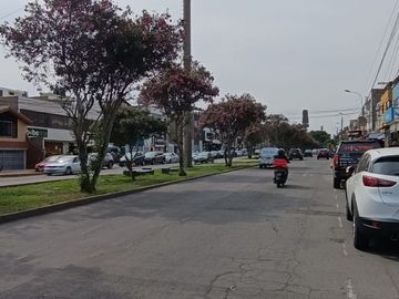 ¡Se Alquila 2 ¡Piso de 35 M2 Súper Ubicado para tu Negocio Propio, Excelente Rentabilidad...!