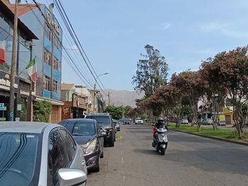 ¡Se Alquila 2 ¡Piso de 35 M2 Súper Ubicado para tu Negocio Propio, Excelente Rentabilidad...!