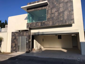CASA EN VENTA EN EL FRACCIONAMIENTO LAS PALMAS DE MEDELLIN EN BOCA DEL RIO