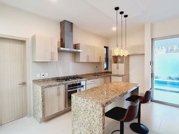 CASA EN VENTA EN EL FRACCIONAMIENTO LAS PALMAS DE MEDELLIN EN BOCA DEL RIO