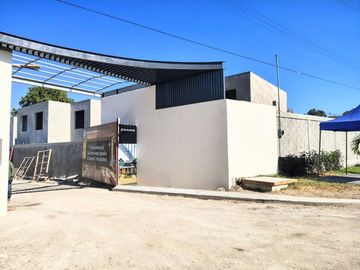 CASA RESIDENCIAL EN KLOSTER DE 14 CASAS CON ALBERCA EN YAUTEPEC.