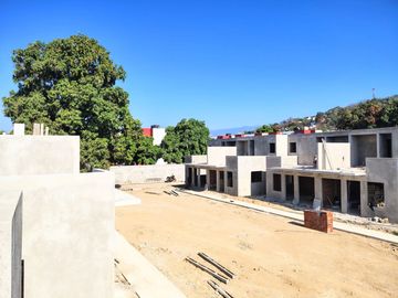 CASA RESIDENCIAL EN KLOSTER DE 14 CASAS CON ALBERCA EN YAUTEPEC.