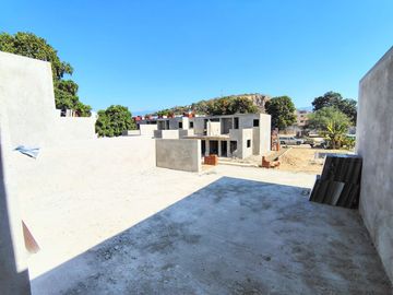 CASA RESIDENCIAL EN KLOSTER DE 14 CASAS CON ALBERCA EN YAUTEPEC.