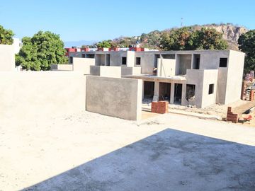 CASA RESIDENCIAL EN KLOSTER DE 14 CASAS CON ALBERCA EN YAUTEPEC.