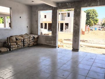 CASA RESIDENCIAL EN KLOSTER DE 14 CASAS CON ALBERCA EN YAUTEPEC.