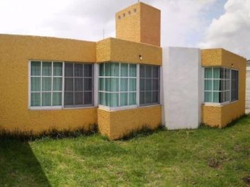 CASA EN VENTA (una planta) DENTRO DE PRIVADA, CERCA DEL COLEGIO PAIDEIA EN CACALOMACAN
