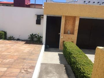 CASA EN VENTA (una planta) DENTRO DE PRIVADA, CERCA DEL COLEGIO PAIDEIA EN CACALOMACAN