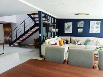 Casa Estilo Industrial 3 rec, 3 pisos, 2 carros, Valle Dorado