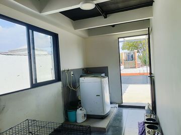 Casa Estilo Industrial 3 rec, 3 pisos, 2 carros, Valle Dorado