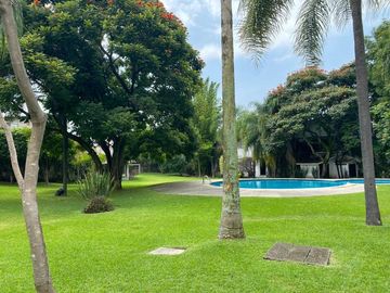 Moderna Casa en conjunto Horizontal jardín maduro vigilancia
