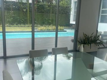 C335 - Venta Casa Mansión en Ribera del Batán Samborondón