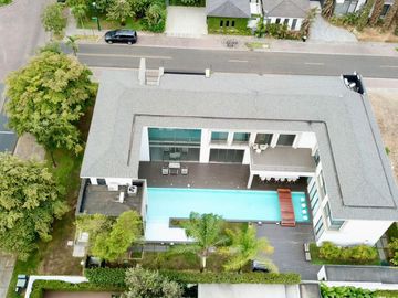 C335 - Venta Casa Mansión en Ribera del Batán Samborondón