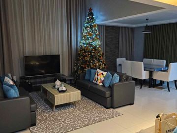 House and lot for sale in Greenwoods
