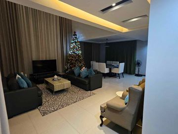 House and lot for sale in Greenwoods