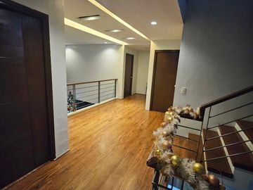 House and lot for sale in Greenwoods