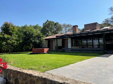 Preciosa casa en venta en Valle de Bravo, en el Barrio de Otumba