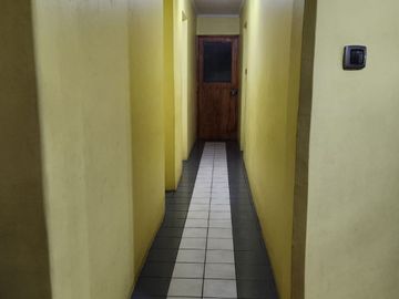 Casa Esquina En Recoleta - Iluminación Y Espacios Amplios.