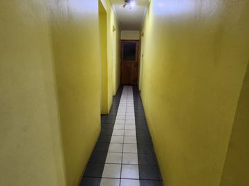 Casa Esquina En Recoleta - Iluminación Y Espacios Amplios.