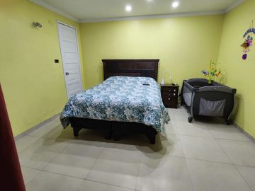 Casa Esquina En Recoleta - Iluminación Y Espacios Amplios.