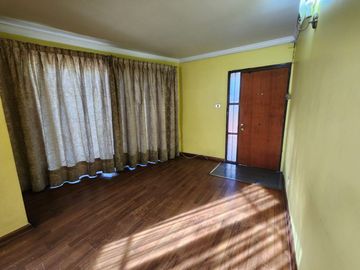 Casa Esquina En Recoleta - Iluminación Y Espacios Amplios.