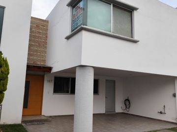 hermosa casa en zerezotla , fraccionamiento quintas de cortes