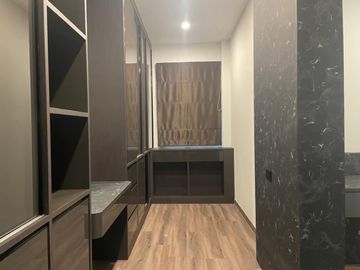 Newly Built House for Sale in a Prestigious Development on San Kamphaeng New Road. Luxuriously Designed with Built-In Furnishings.