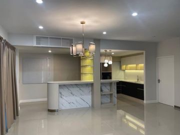 Newly Built House for Sale in a Prestigious Development on San Kamphaeng New Road. Luxuriously Designed with Built-In Furnishings.